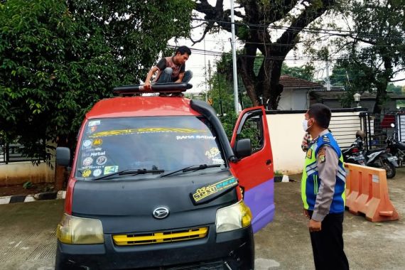 Angkot di Bekasi Diamankan Polisi Karena Hal Konyol - JPNN.COM