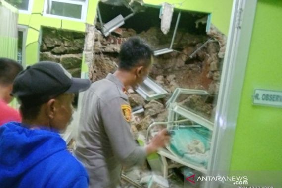 Bangunan Puskesmas Roboh, Anak Buah AKBP Wirdhanto Lakukan Penyelidikan - JPNN.COM