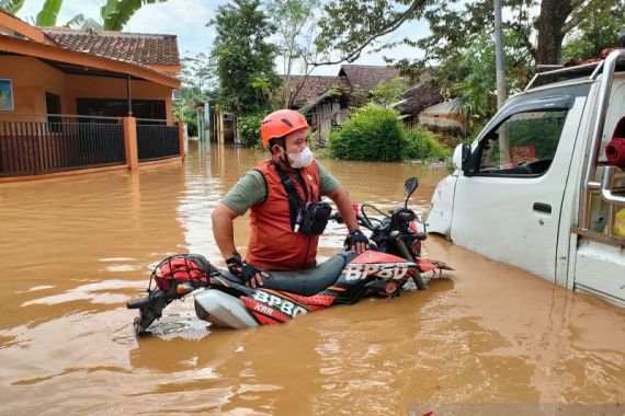 Sungai Menjangan Meluap, Warga Dusun Biting Lumajang Diterjang Banjir - JPNN.COM