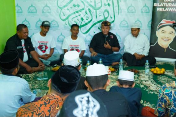 Bu Romlah Bersyukur Dagangannya Dilariskan Sahabat Ganjar - JPNN.COM