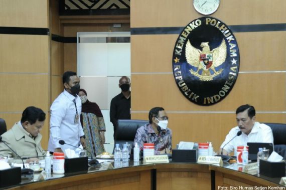 Prabowo Gelar Rapat yang Sifatnya Mendesak, Ada Mahfud dan Luhut - JPNN.COM