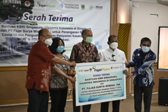 Gandeng KBRI Singapura & Diaspora Indonesia, Fajar Paper Donasikan 12 Unit Oxygen Generator dan Kompresor - JPNN.COM