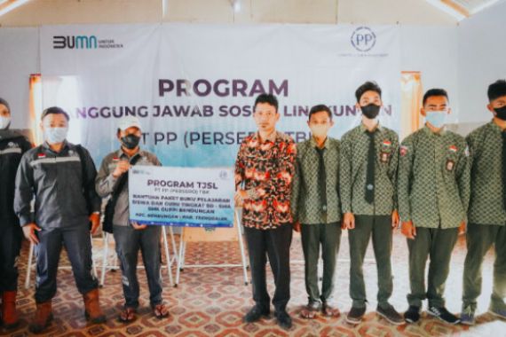 PT PP Salurkan Berbagai Bantuan Sosial di Bidang Pendidikan - JPNN.COM