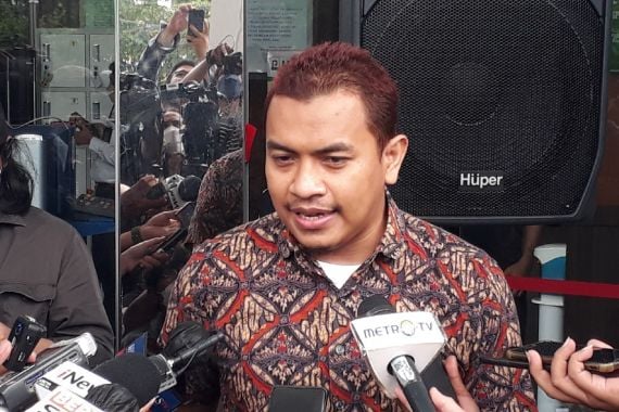 Habib Rizieq Disebut Bebas Setelah Lebaran Tahun Ini, Aziz Langsung Bereaksi - JPNN.COM