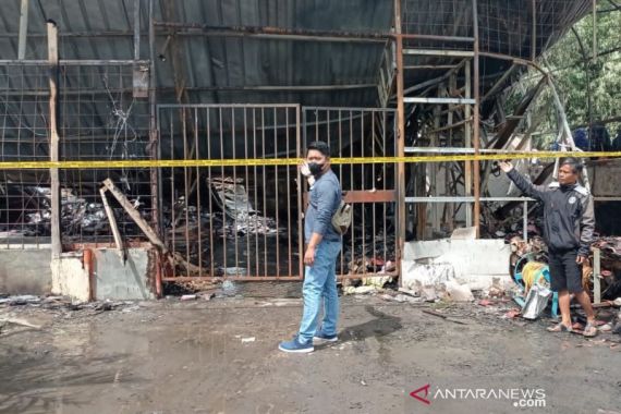Polisi Sebut Dugaan Sementara Pabrik Lilin Terbakar Hingga Tewaskan Anas karena Kelalaian - JPNN.COM