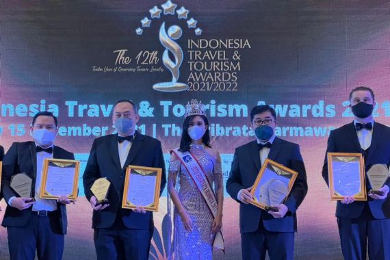 Waskita Realty Borong 3 Tropi pada Indonesia Travel & Tourism Award 2021/2022 - JPNN.COM