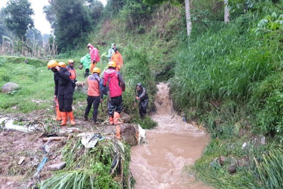 Hendak Selamatkan Anjing, Maya dan Reren Malah Terseret Arus Sungai, Semoga - JPNN.COM