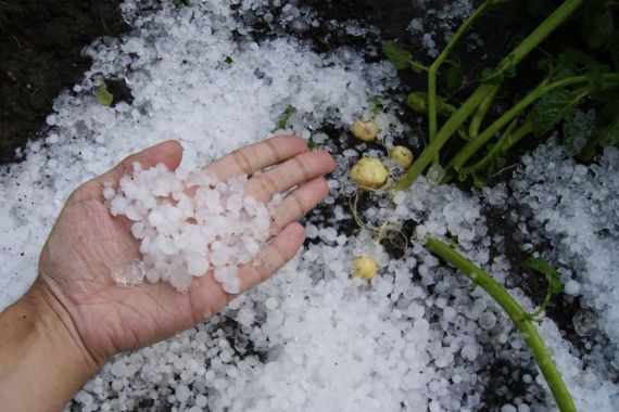 Warning dari BMKG, Fenomena Hujan Es Berpotensi Terjadi Hingga April - JPNN.COM