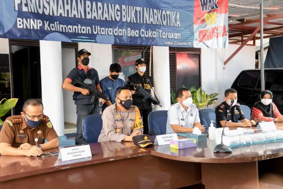 Bea Cukai Tarakan dan BNNP Kaltara Musnahkan Ribuan Gram Barang Haram Ini - JPNN.COM