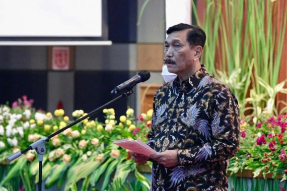 Luhut Binsar Lantik 134 Pejabat di Lingkungan Kemenko Marves - JPNN.COM