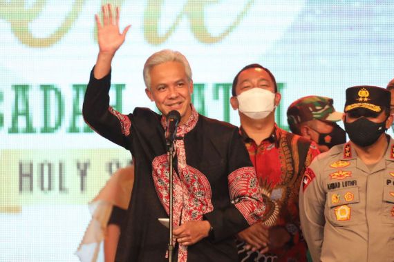 Bersama Kapolda dan Pangdam, Ganjar Pranowo Pastikan Perayaan Natal di Jateng Aman - JPNN.COM