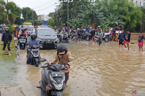 Sungai Musi Meluap, Permukiman Warga dan Jalan Terendam Banjir - JPNN.COM