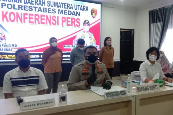Detik-detik Penangkapan Pengemudi Mobil yang Pukul & Tendang Seorang Remaja di Medan - JPNN.COM