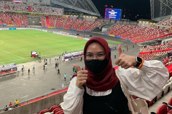 Iseng Nonton Indonesia vs Singapura di Stadion, Wanita Bandung Ini Ketiban Untung - JPNN.COM
