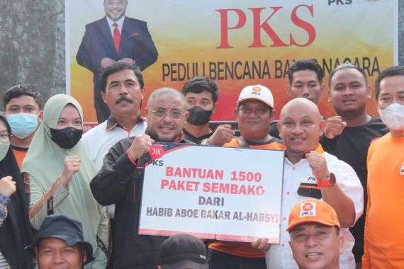 Reses ke Dapil, Aboe Bakar Al Habsy Membagikan 1.500 Paket Sembako - JPNN.COM