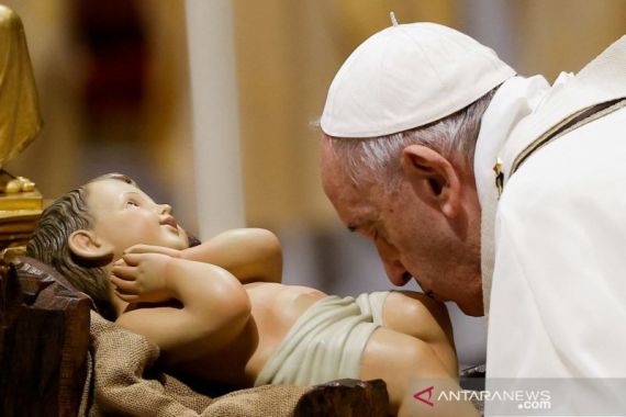 Pesan Natal untuk Dunia, Paus Fransiskus Sebut Orang-Orang Ini Penista Tuhan - JPNN.COM