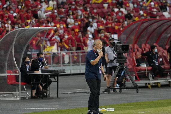 Gagal ke Final Piala AFF 2020, Pelatih Timnas Vietnam Termenung, Diam Tanpa Kata - JPNN.COM