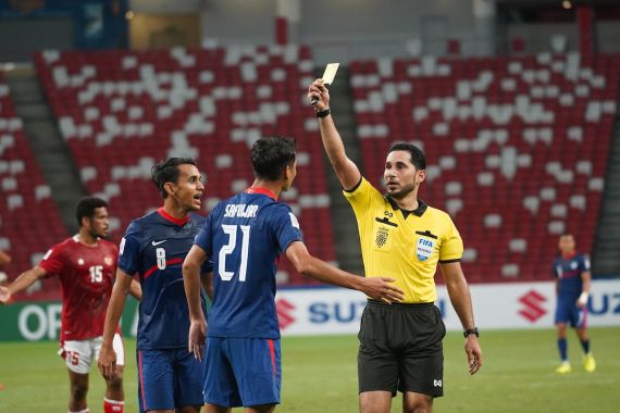 Leg Kedua Semifinal Indonesia vs Singapura Hujan Kartu, Shin Tae Yong Bicara Begini Soal Wasit - JPNN.COM