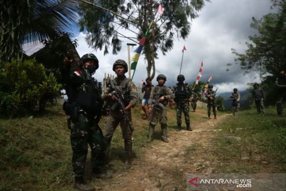 Pasukan TNI dan Polri Terus Mempersempit Ruang Gerak DPO MIT  - JPNN.COM
