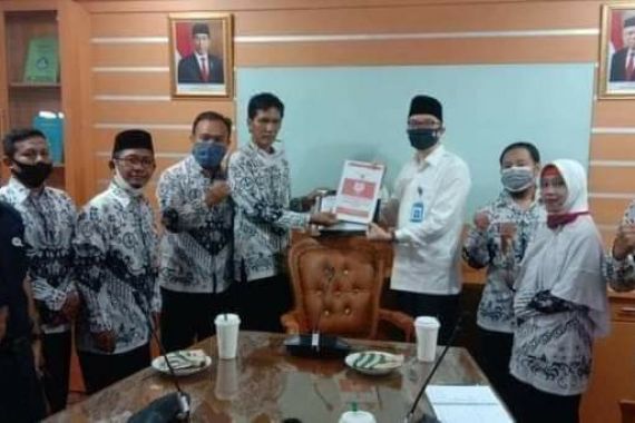 Desak Tunda Pengumuman Kelulusan PPPK Guru Tahap II, Ketum Honorer Sebut Nama Jokowi dan Nadiem - JPNN.COM