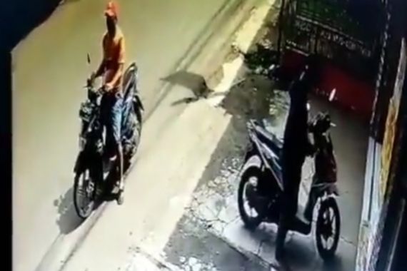 Viral, 2 Pencuri Tepergok Warga, Lalu Terjadilah - JPNN.COM