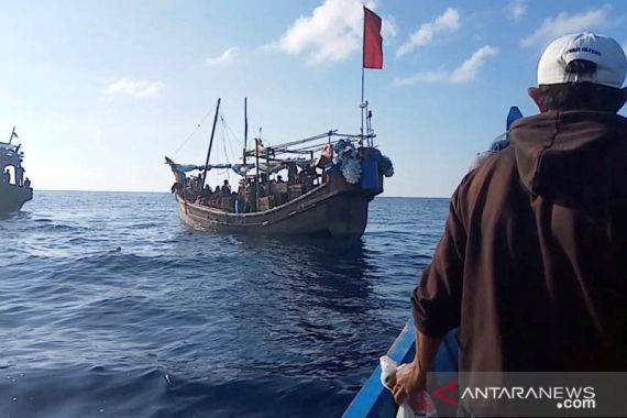 Indonesia Teladan Dunia, Jangan Biarkan Pengungsi Rohingya Mati Kelaparan di Perairan Kita - JPNN.COM