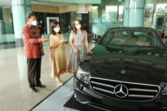 Bank Mega Serahkan Grand Prize Mercedes Benz E-Class kepada Nasabah di Kaltim - JPNN.COM