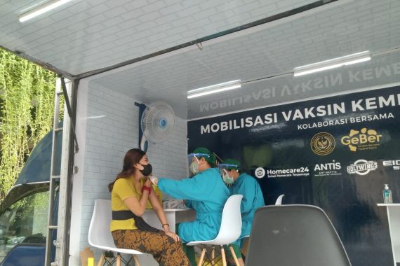 Mobil Vaksinasi Kemenparekraf Berada di Bali Hingga 2 Januari 2022 - JPNN.COM