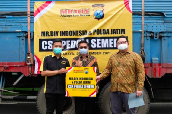 MR DIY Indonesia Salurkan Rp 300 Juta Untuk Warga Terdampak Erupsi Gunung Semeru - JPNN.COM