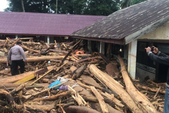 12 Rumah di Padang Lawas Hanyut Diterjang Banjir Bandang - JPNN.COM