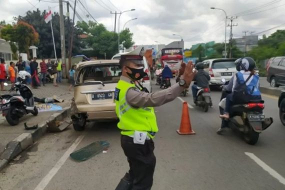 Kecelakaan Maut Libatkan 5 Pejalan Kaki, 2 Mobil, dan Truk, Innalillahi - JPNN.COM