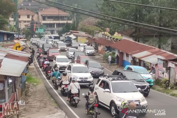 Antisipasi Macet, Polisi Sempat Tutup Jalur Menuju Puncak-Cipanas - JPNN.COM