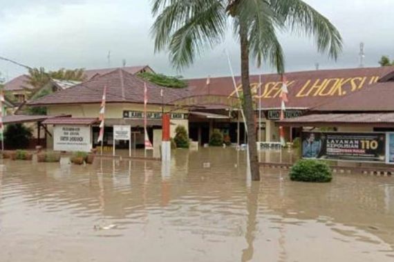 Banjir Merendam 12 Kecamatan di Aceh Utara - JPNN.COM