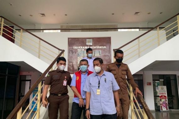 Boyong Guru Berlibur ke Malaysia Pakai Dana BOS, Mantan Kepsek Jadi Tersangka - JPNN.COM