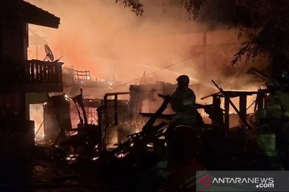 Rumah Warga di Tebet Jaksel Diduga Dibakar OTK - JPNN.COM