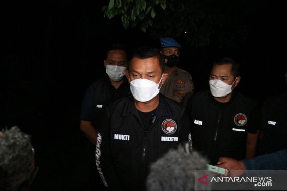 Penangkapan Bandar Sabu-Sabu di Pamulang, Perempuan Ditabrak Pelaku, Satu Orang Tewas - JPNN.COM