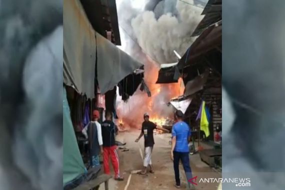50 Bangunan di Pasar Pundu Kotim Terbakar, Satu Orang Meninggal - JPNN.COM