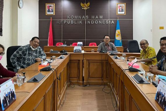 P4MU Surabaya Adukan Aksi Buruh ke Komnas HAM, Ini Sebabnya - JPNN.COM