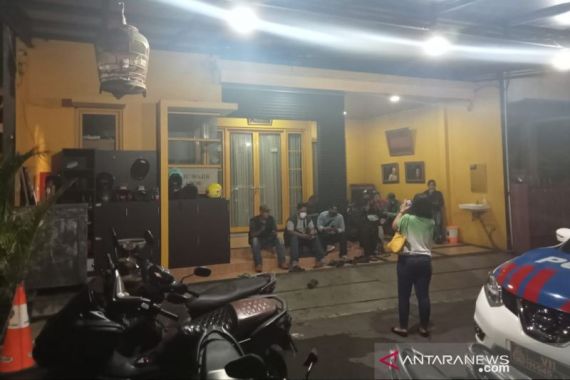 Wali Kota Bekasi Rahmat Effendi Kena OTT KPK, Lihat Rumah Bercat Kuning Itu - JPNN.COM