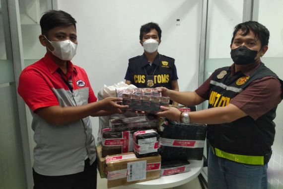 Bea Cukai Amankan Puluhan Ribu Batang Rokok Ilegal di 2 Wilayah Ini - JPNN.COM