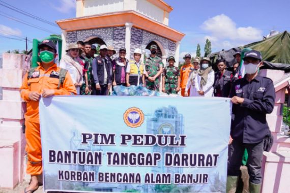 PT PIM Salurkan Bantuan untuk Para Korban Banjir di Aceh Utara - JPNN.COM