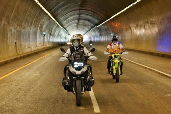 Tinjau Tol Cisumdawu, Ridwan Kamil Geber Motor Adventure Ini, Harganya Wow - JPNN.COM