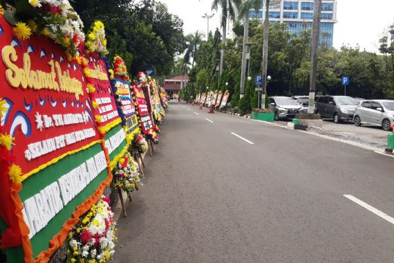 Komentar Pengamat Soal Pemkot Bekasi Kucurkan Rp 1,1 M untuk Karangan Bunga, Fantastis - JPNN.COM