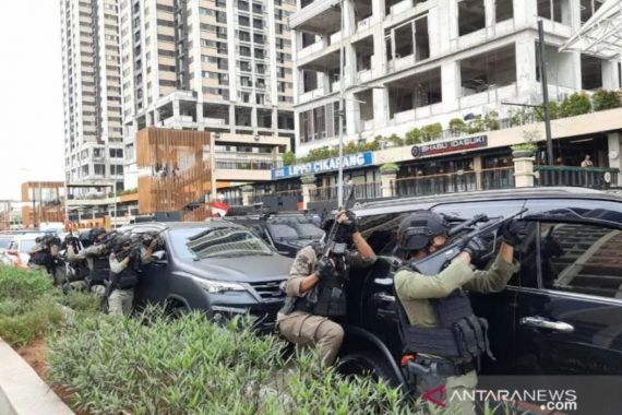 Detik-Detik Ratusan Brimob Bersenjata Lengkap Mengepung Meikarta, Menegangkan! - JPNN.COM