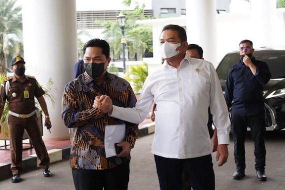 Erick Thohir Gandeng Kejagung untuk Bersihkan Oknum Nakal di BUMN - JPNN.COM