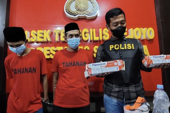 Polisi Bongkar Pembuatan Pasta Gigi Palsu di Surabaya, 2 Orang Ditangkap, 1 Buron - JPNN.COM