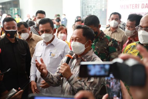 Tekan Tombol, Mendagri Tito Luncurkan Booster di Kepulauan Riau - JPNN.COM