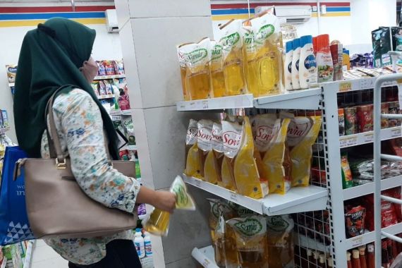 Update Harga Minyak Goreng di Alfamart dan Indomaret Hari Ini, Turun Nih, Bun - JPNN.COM