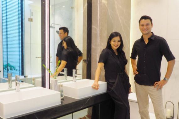 Intip Rumah Baru Titi Kamal & Christian, Dilengkapi Smart Toilet, Wow! - JPNN.COM