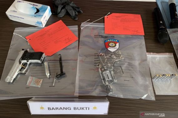 Pria Acungkan Pistol di Kota Batu Ternyata Pernah Tembak Polisi, Begini Kasusnya - JPNN.COM